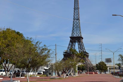 Dictamen. Se presentó el proyecto para la creación de una plaza comercial en torno a la réplica de la torre Eiffel. (EL SIGLO DE TORREÓN) 