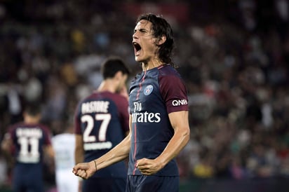 Edinson Cavani marcó dos tantos en la victoria del PSG 3-0 sobre St. Etienne. (AP)