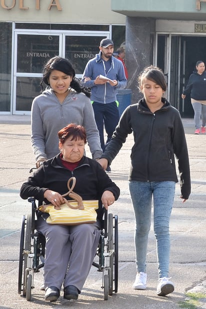 Prevención. La lectura, hacer crucigramas, sudoku, previene la demencia senil. (EL SIGLO DE TORREÓN)