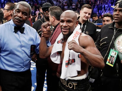 Floyd Mayweather anunció que ya no subirá más al cuadrilátero y ahora se dedicará a otra cosa. (AP)