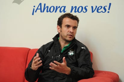 José Riestra, vicepresidente de Futbol de Santos Laguna, dio su apoyo al 'Chepo' de la Torre. (Archivo)