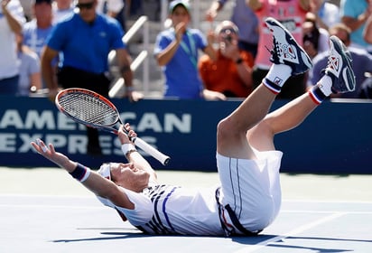 El bajito jugador argentino derrotó en cuatro sets a Marin Cilic. (AP)