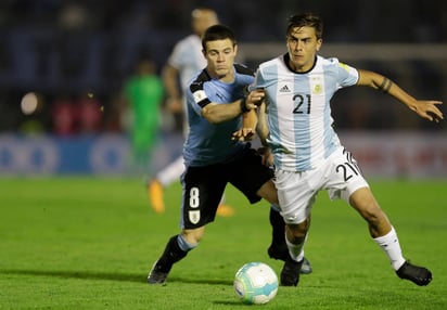 Dybala, considerado como el heredero de Messi en la selección, no remató una sola vez al arco. (AP)