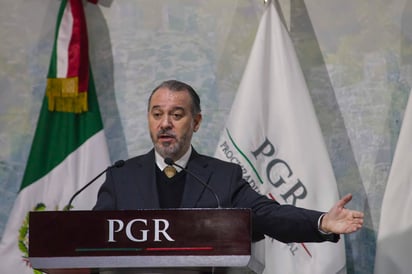 El titular de la PGR, Raúl Cervantes Andrade (imagen), a quien el PRI y sus aliados están promoviendo para ser fiscal general de la Nación hasta el 2026, tiene registrado en Morelos un Ferrari en un domicilio 'fantasma'. (ARCHIVO)