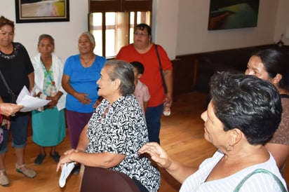 Compromisos. La alcaldesa se comprometió a resolver las peticiones de las amas de casa. (EL SIGLO DE TORREÓN)