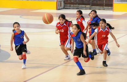 Cada partido tendrá 4 periodos de 10 minutos cada uno, sólo se detendrá el reloj en tiempos fuera y tiros libres, admiten equipos mixtos. Invitan a torneo formativo de basquet infantil y juvenil