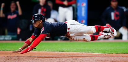 Francisco Lindor produjo tres carreras en el encuentro de ayer ante los Tigres de Detroit. (Fotografía de AP)