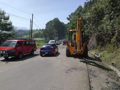 Sin remedio. El 26 por ciento de los 40 mil 679 kilómetros de carreteras libres de peaje del País está en mal estado. (TWITTER)