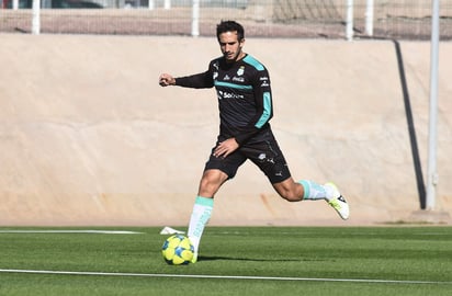 El capitán Carlos Izquierdoz compareció ante los medios de comunicación, compartiendo su satisfacción por estar de regreso en la cancha tras superar la rehabilitación de su operación. (ARCHIVO)