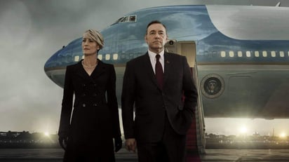 Netflix está a cargo de esta versión norteamericana de la serie inglesa de la BBC del mismo nombre, basada en la novela del político Michael Dobbs y que hasta la fecha ha conseguido 53 nominaciones y seis Emmys. (ESPECIAL)