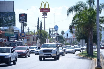 El titular de Movilidad y Transporte en la Región Lagunera de Durango, Raúl Villegas Morales informó que hasta la semana pasada se tenía un rezago considerable en el cumplimiento por una cuarta parte del padrón vehicular, que es de 7,125 unidades.  (ARCHIVO)