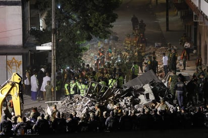 Suman ya 226 personas fallecidas por el sismo. (EFE) 