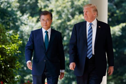 'El presidente de Estados Unidos, Donald Trump, ha mostrado su firme resolución para mantener la paz y seguridad de la península coreana a través de una fuerte advertencia contra Corea del Norte', afirmó la oficina de la presidencia de Corea del Sur. (ARCHIVO)