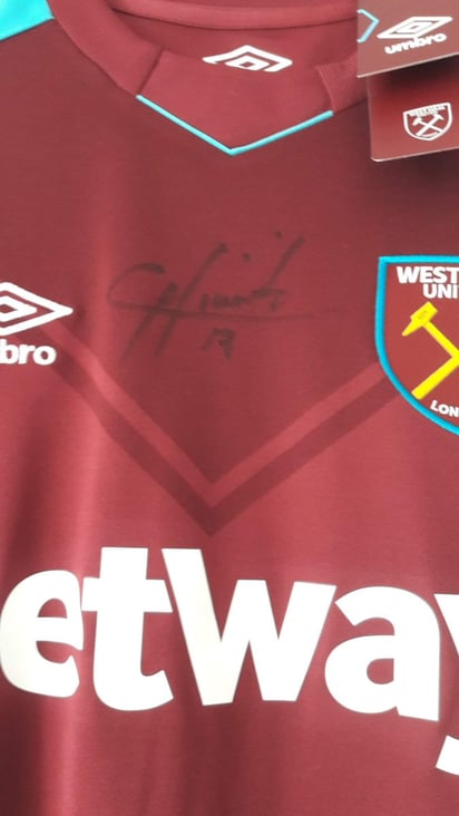 La aficionada del West Ham, equipo de Hernández dio a conocer su iniciativa a través de Twitter. 
