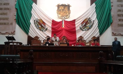 Con el dictamen se autoriza al Ejecutivo del Estado para llevar a cabo una 'reestructura o refinanciamiento' de la deuda de Coahuila por un monto de hasta 37,000 millones de pesos y abre la posibilidad de ampliar el plazo hasta por 30 años. (EL SIGLO DE TORREÓN)