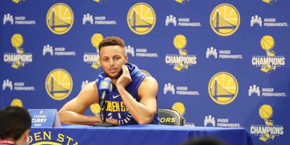 'Ir a la Casa Blanca se considera un gran honor para un equipo del campeonato. Stephen Curry está dudando. Por tanto, ¡la invitación se retira!', afirmó Trump en su mensaje de su cuenta personal en la red social Twitter. (EFE)