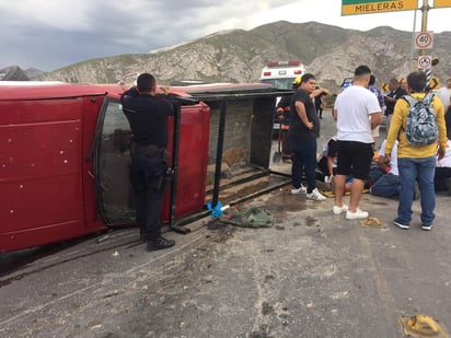 Al lugar acudió personal de Vialidad, Cruz Roja, Fuerza Coahuila, Bomberos y peritos de Tránsito.