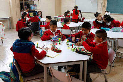 Esta mañana regresan a clases 106 planteles escolares en la Ciudad de México. (ARCHIVO)