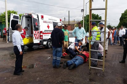 Hospitalizado. Empleado del Ayuntamiento de Gómez Palacio recibe descarga al reparar semáforo. Está grave en el ISSSTE. (EL SIGLO DE TORREÓN)