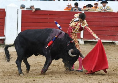 Luis Castrillón busca abrise puertas en las plazas mexicanas. Torero colombiano visita La Laguna