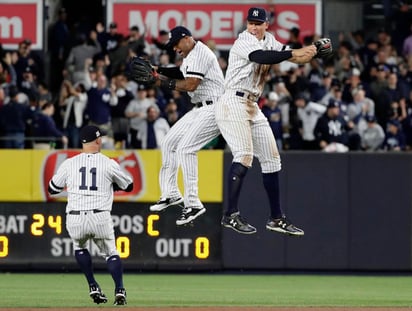 Yanquis de Nueva York avanzó ayer a la Serie Divisional 2017 de la Liga Americana en el playoff del beisbol de Grandes Ligas, tras vencer en el juego de 'comodín' a Mellizos de Minnesota por 8-4, ante un repleto Yankee Stadium. (AP)