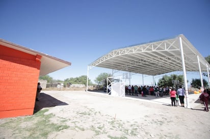 Peticiones. La construcción de techumbres es una de las obras más solicitadas en las escuelas. (EL SIGLO DE TORREÓN) 