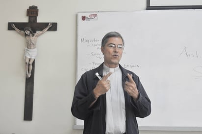 Trayectoria. Tiene 54 años de edad y en el mes de junio cumplió 29 años como sacerdote. (GUADALUPE MIRANDA)