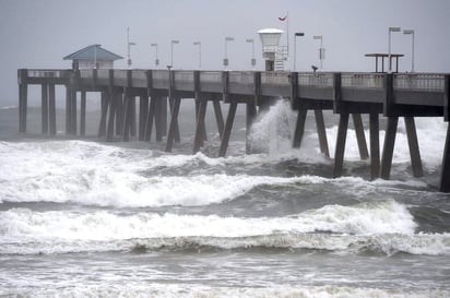 'Nate' sigue produciendo fuertes lluvias en el sureste de EU. (AP)