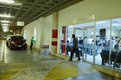 Afluencia. En 50 por ciento se incrementó afluencia de automovilistas a centro de Garantías. (EL SIGLO DE TORREÓN)