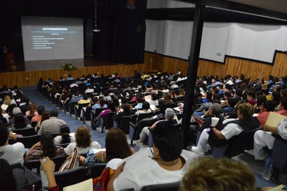 Analizan tema de suicidios. Especialistas ofrecieron charlas en Torreón sobre el fenómeno reciente de los suicidios. (ROBERTO ITURRIAGA)