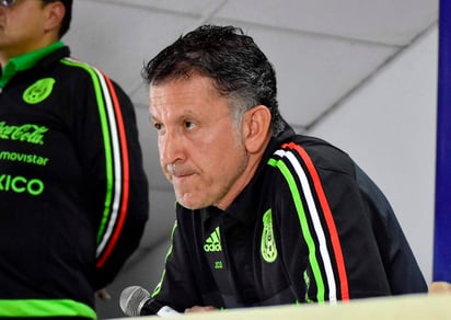 Juan Carlos Osorio durante la rueda de prensa ayer, antes del partido contra Honduras. (EFE)