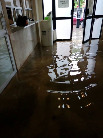 Aguacero. Las lluvias provocaron serias afectaciones en las instalaciones de clínicas del ISSSTE y 16 del IMSS de Torreón. (EL SIGLO DE TORREÓN)