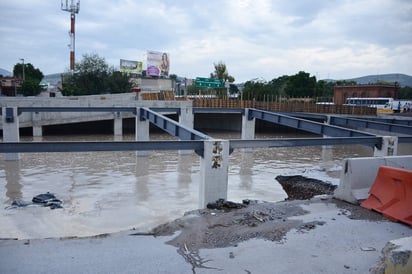 La estación Nazas del Metrobús, que ayer se viera totalmente anegada por la lluvia. (FERNANDO COMPEÁN)