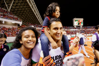 Keylor Navas, que logró con su selección el pase a la fase final de la Copa del Mundo de Rusia 2018, según la Federación Costarricense de Fútbol presentaba 'un desgarro miofascial vasto medial y parte del aductor del muslo derecho'.
