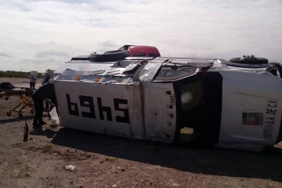 Volcadura. Guardias de Sepsa sufren volcadura en la carretera Bermejillo-Ceballos; hay tres lesionados.