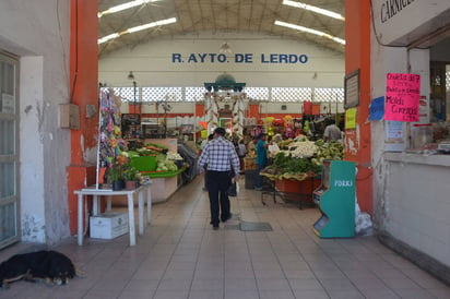 Preocupación. Los locatarios del mercado de Lerdo externaron sus inquietudes. (EL SIGLO DE TORREÓN) 