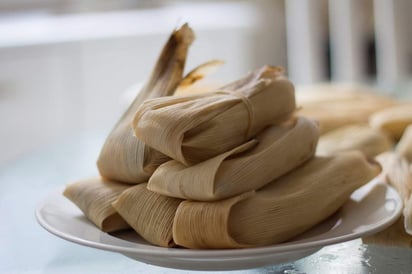 Los tamales, después de la tortilla, son la forma más extendida de consumir maíz, alimento principal de los mexicanos, que además aporta la mayor parte de calorías a la sociedad. (ARCHIVO)