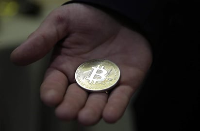 El valor de la criptomoneda digital bitcóin superó hoy la barrera de los 5.000 dólares y alcanzó su máximo histórico, informó el diario británico 'Financial Times'. (ARCHIVO)