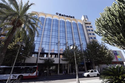 Pérdidas. Estiman la salida de bancos, de empresas y por lo tanto pérdida de empleos y de ingresos. 