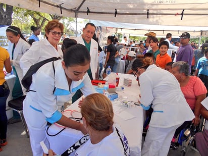 También se otorgó atención dental e inclusive se realizó la entrega de anteojos. (ESPECIAL)