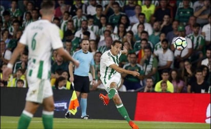 Para el capitán de la selección mexicana fue un partido diferente, ya que tuvo una labor de contención nominal, lo que significaba ser un jugador más defensivo, con una posición que lo llevó a estar clavado enmedio de los centrales.
