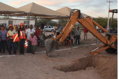 Servicio. Después de algunos años tendrán agua. (CORTESÍA)