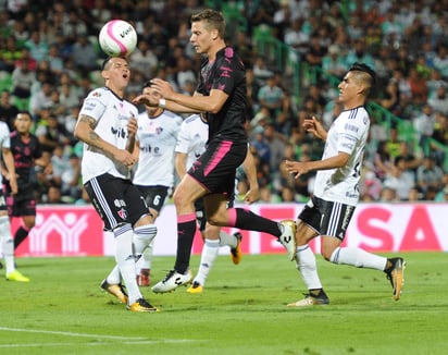 Julio Furch dejó ir algunas opciones claras de gol en el duelo de ayer ante los Rojinegros del Atlas.