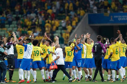 La FIFA se apoyó en los rankings de octubre al decidir los integrantes de los cuatro bombos pese a que nueve lugares de los 32 equipos del Mundial serán decididos en noviembre.
