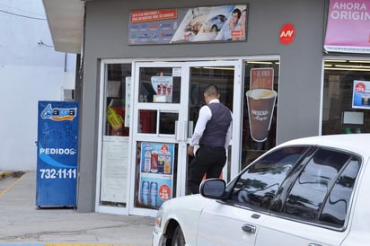 Morán dijo que fue un acuerdo que se tuvo en reunión con representantes de las tiendas de conveniencia, farmacias de cadena, así como tiendas afiliadas a la Asociación Nacional de Tiendas de Autoservicio y Departamentales (ANTAD). (FERNANDO COMPEÁN/ EL SIGLO DE TORREÓN)