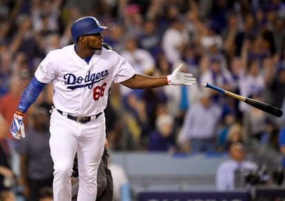 Yasiel Puig tiene 7 hits en 16 turnos en la postemporada. (AP)