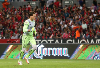 El portero Sebastián Sosa celebra el gol del triunfo. (EFE)