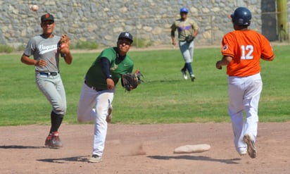 Los peloteros saben que una sola jugada puede definir el futuro de su equipo en la postemporada y la lucha por el gallardete. Al rojo vivo, la Liga de Beisbol de Empleados