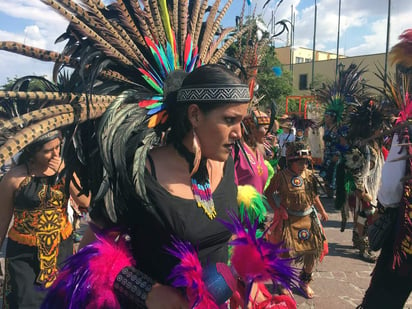 Haciendo gala de su condición física y ataviados con penachos con plumas de diferentes aves, cascabeles en sus pies y un vestuario con telas muy coloridas, los danzantes son, por mucho, lo más espectacular que cobija la fe mariana en Zapopan. (NOTIMEX)