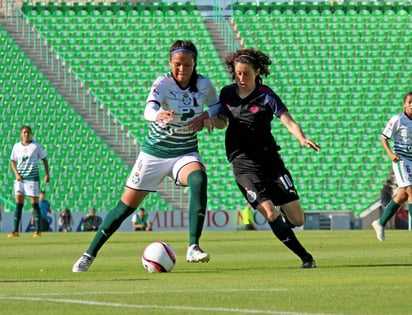 Las rojiblancas se llevaron el triunfo por medio de una jugada fortuita, que culminó con un autogol de Nancy Quiñones al 60’. (EL SIGLO DE TORREÓN)
